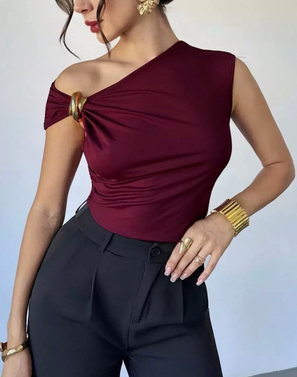 تيشرت نسائي انيق و عصري