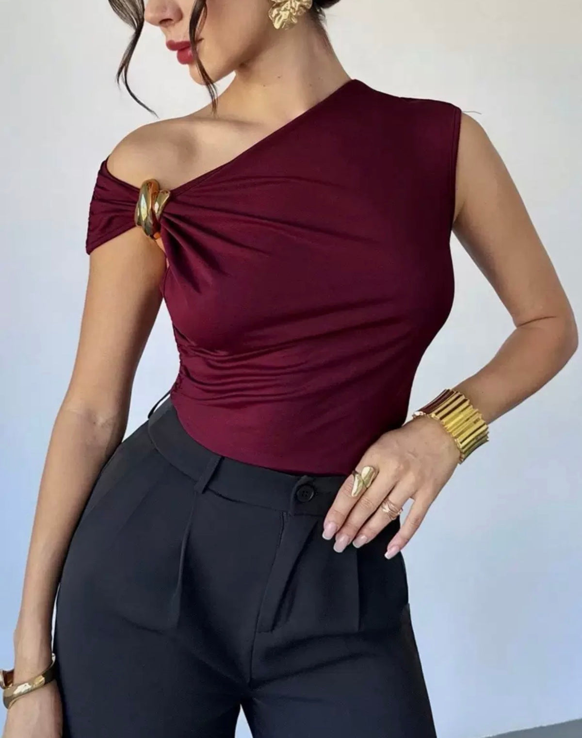 تيشرت نسائي انيق و عصري